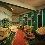Happiness Community Wake & Bake Hostel - Rooftop Bar & Bistro